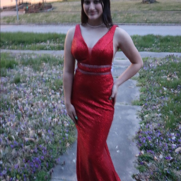 Alyce Paris style 60036 in Crimson Red. New with tags. Size 2 - Picture 2 of 2